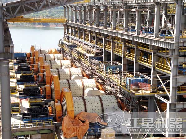 水泥磨機生產現場 水泥磨機生產現場