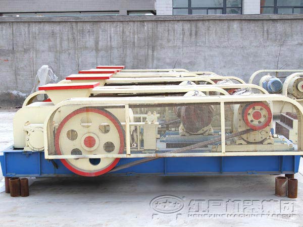 輥式公路碎石機(jī) 輥式公路碎石機(jī)