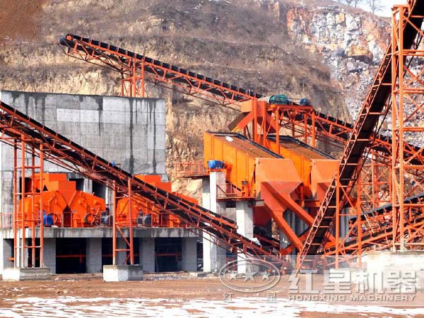 石子破碎生產(chǎn)線客戶現(xiàn)場圖三 石子破碎生產(chǎn)線客戶現(xiàn)場圖三