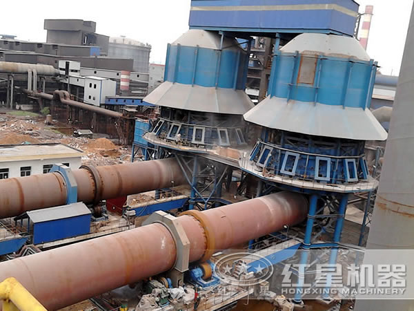 活性石灰回轉(zhuǎn)窯工作現(xiàn)場(chǎng) 活性石灰回轉(zhuǎn)窯工作現(xiàn)場(chǎng)