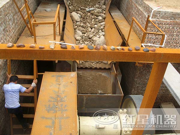 尾礦石破碎加工現(xiàn)場 尾礦石破碎加工現(xiàn)場