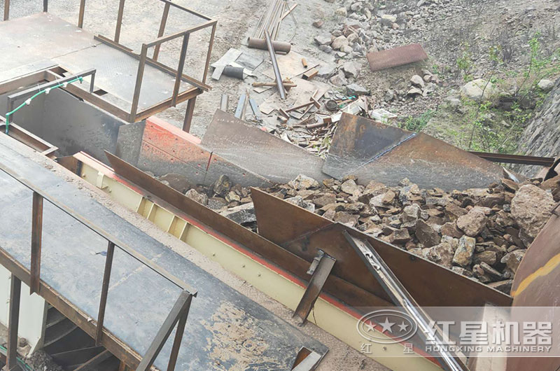 振動給料機(jī)工作現(xiàn)場實(shí)拍圖 振動給料機(jī)工作現(xiàn)場實(shí)拍圖