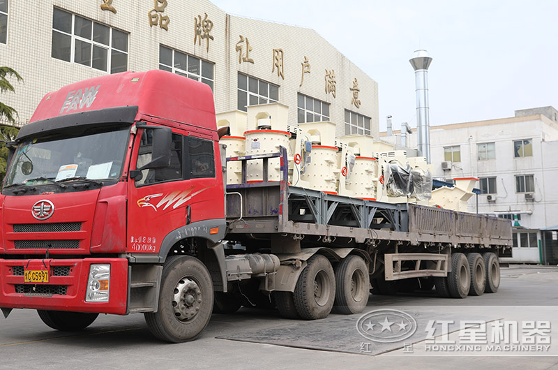 多臺設備裝車發貨 多臺設備裝車發貨