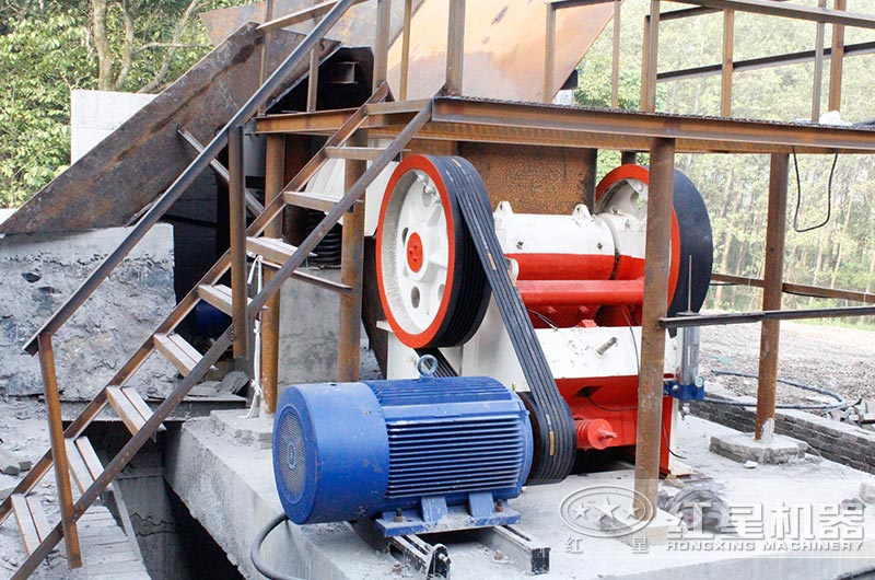 顎式破碎機工作現場實拍 顎式破碎機工作現場實拍