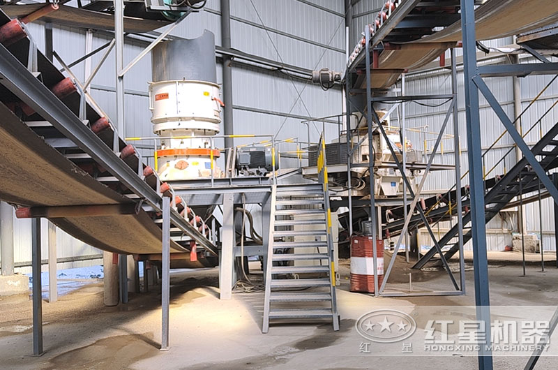 花崗巖碎石機工作現場實拍圖 花崗巖碎石機工作現場實拍圖