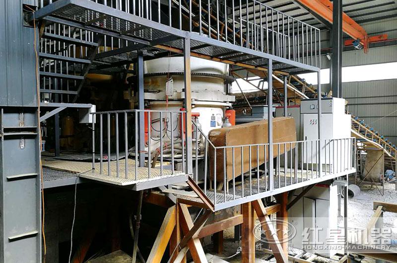 圓錐破碎機(jī)工作現(xiàn)場圖片 圓錐破碎機(jī)工作現(xiàn)場圖片