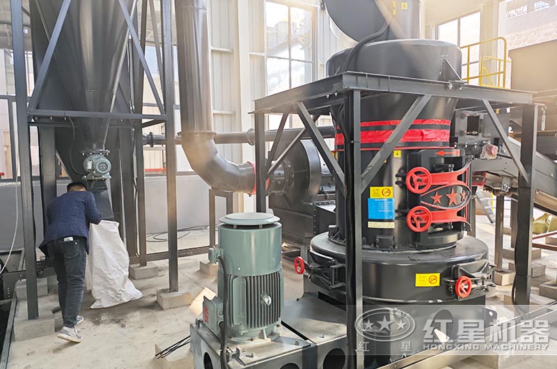 山西客戶雷蒙磨粉機(jī)工作現(xiàn)場 山西客戶雷蒙磨粉機(jī)工作現(xiàn)場