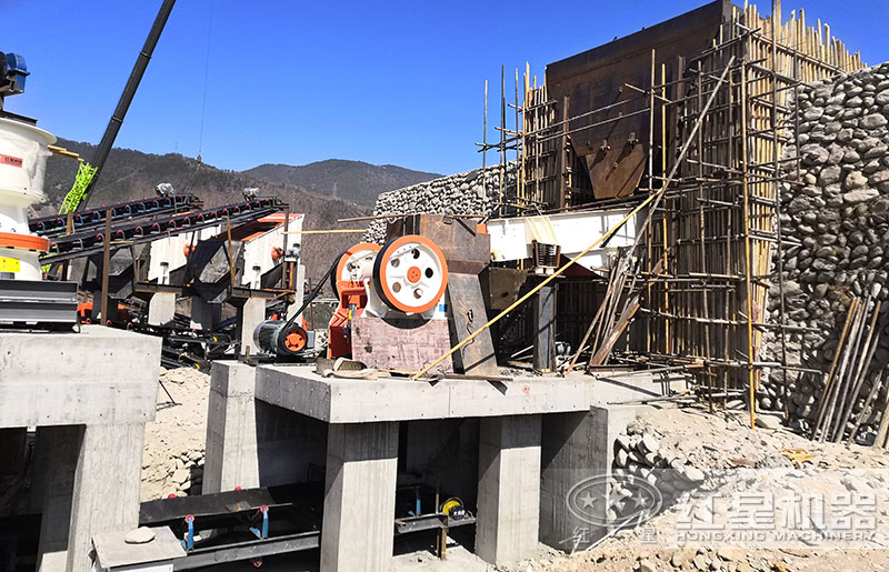 石子破碎機(jī)一臺(tái)多少錢(qián)？時(shí)產(chǎn)量100噸左右