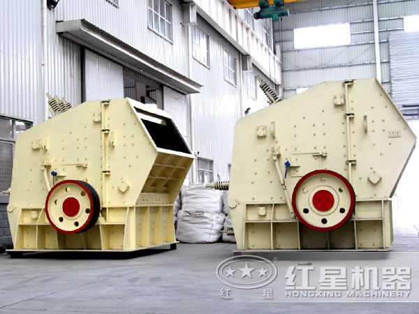 不同角度下的鎢礦破碎機(jī) 不同角度下的鎢礦破碎機(jī)