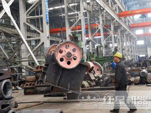 PE顎式破碎機生產車間 PE顎式破碎機生產車間