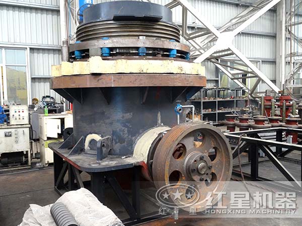 白云石圓錐式破碎機生產(chǎn)車間