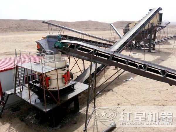液壓圓錐破碎機(jī)工作現(xiàn)場(chǎng) 液壓圓錐破碎機(jī)工作現(xiàn)場(chǎng)