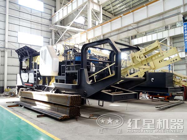 移動(dòng)式破碎機(jī)生產(chǎn)車間 移動(dòng)式破碎機(jī)生產(chǎn)車間