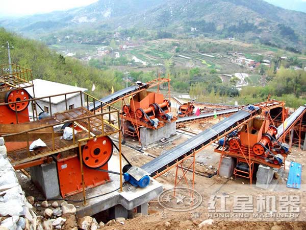 鄂式破碎機投用現場 鄂式破碎機投用現場