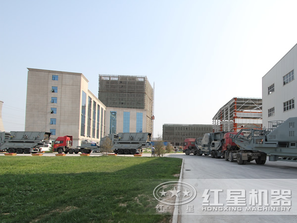 移動式石子破碎機發貨現場 移動式石子破碎機發貨現場