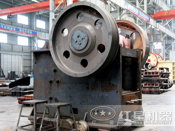 鄂式破碎機生產車間 鄂式破碎機生產車間