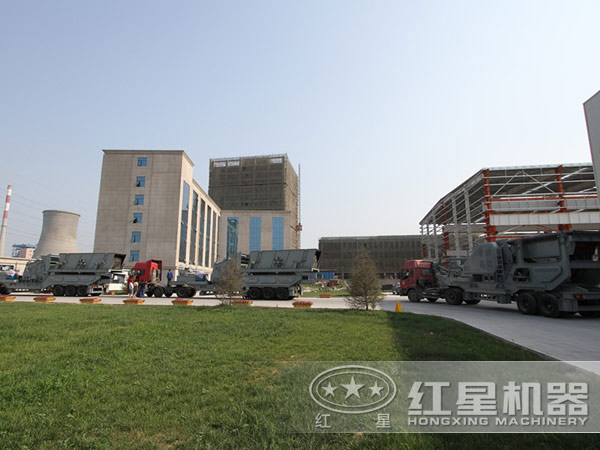 紅星移動磕石機發貨現場 紅星移動磕石機發貨現場