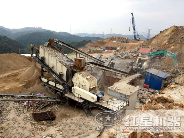 移動式石頭破碎機工作現(xiàn)場 移動式石頭破碎機工作現(xiàn)場