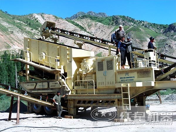 流動汽車載式碾石機工作現場 流動汽車載式碾石機工作現場