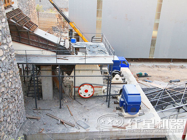 紅星重錘式破碎機作業于河南新鄉一砂石廠 紅星重錘式破碎機作業于河南新鄉一砂石廠