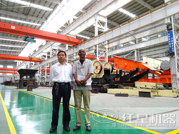 客戶來廠訂購石頭粉碎機 客戶來廠訂購石頭粉碎機