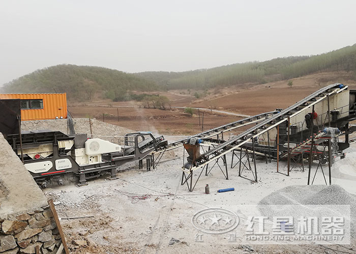 車載一體石頭粉碎機作業現場 車載一體石頭粉碎機作業現場