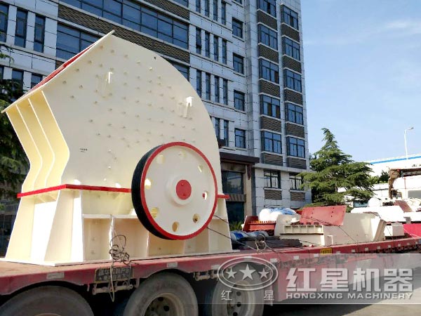 設備裝車發貨中 設備裝車發貨中