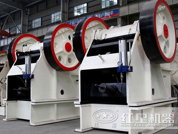 大型石頭顎破碎機(jī)市價(jià)多錢？（內(nèi)附高清顎破作業(yè)視頻）