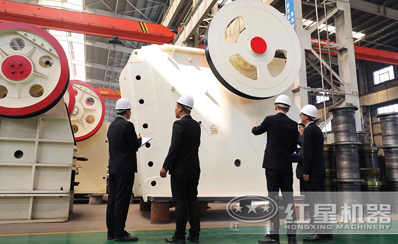 客戶來廠考察顎式破碎機(jī) 客戶來廠考察顎式破碎機(jī)