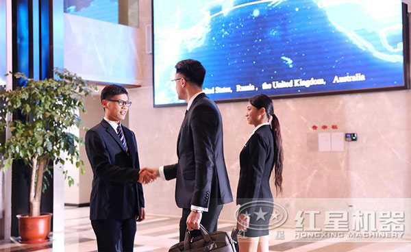 客戶來廠參觀碎煤機 客戶來廠參觀碎煤機