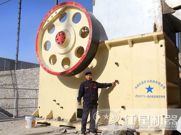 河南紅星技術人員為用戶進行現場指導 河南紅星技術人員為用戶進行現場指導