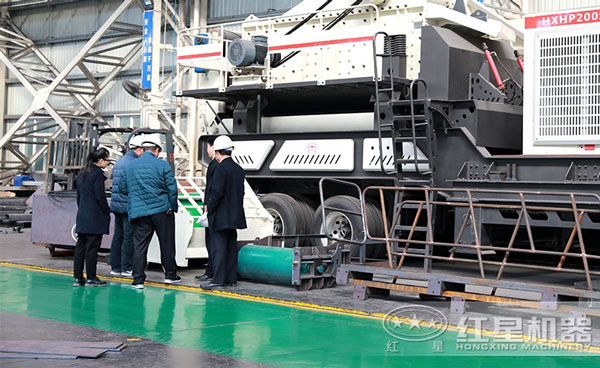 客戶來廠參觀紅星移動制砂機設備 客戶來廠參觀紅星移動制砂機設備