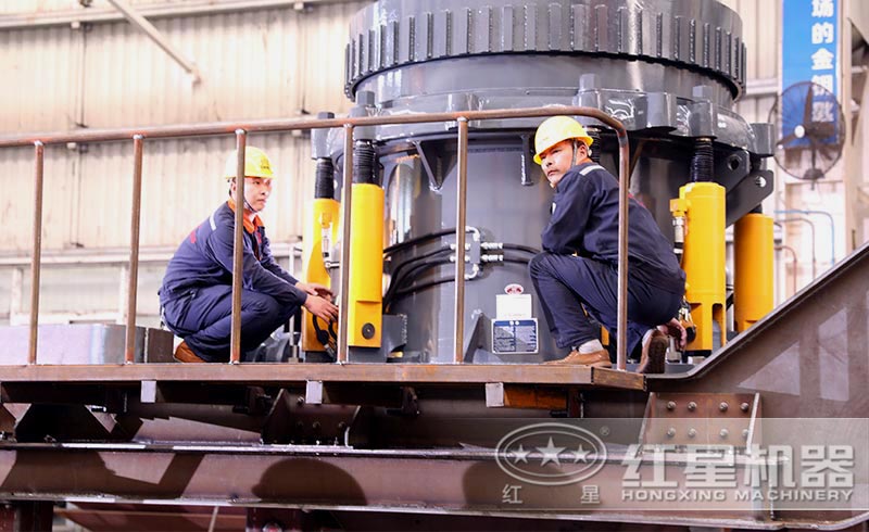 圓錐機技術工人生產車間 圓錐機技術工人生產車間