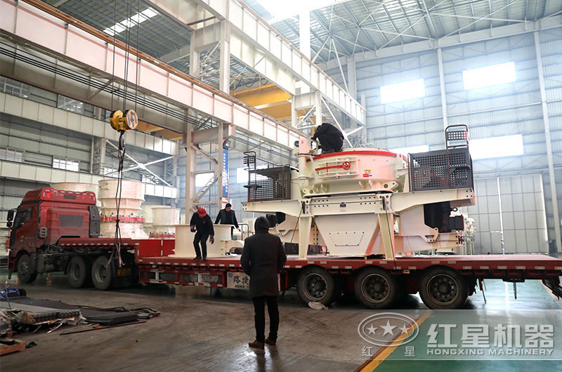 時產200噸立式制砂機裝車以待發貨 時產200噸立式制砂機裝車以待發貨