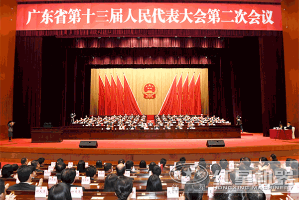 大型流動(dòng)粉碎石頭一體機(jī)多少錢一臺(tái)？