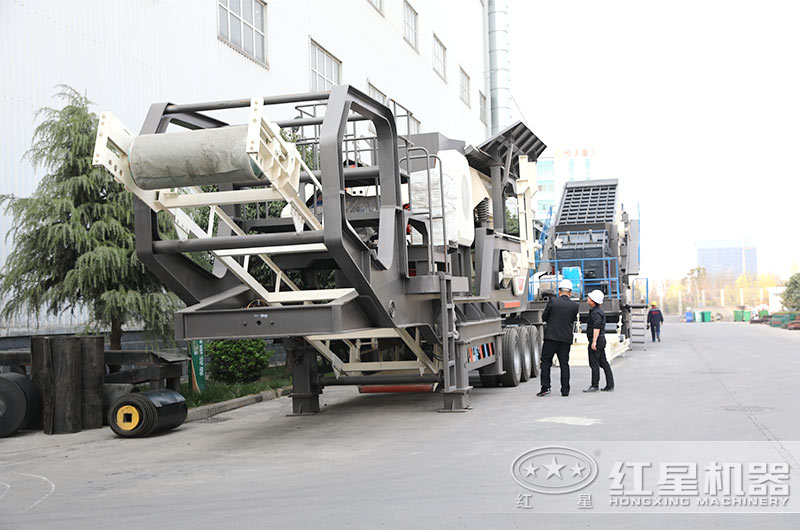 技術經理陪同山東用戶考察移動破碎設備 技術經理陪同山東用戶考察移動破碎設備