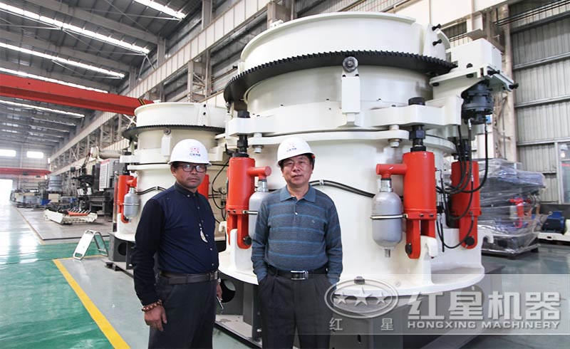 客戶來廠考察全液壓圓錐破碎機 客戶來廠考察全液壓圓錐破碎機