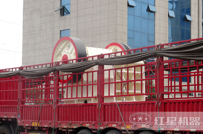 輝綠巖碎石機(jī)已經(jīng)固定裝車即將發(fā)往青海 輝綠巖碎石機(jī)已經(jīng)固定裝車即將發(fā)往青海