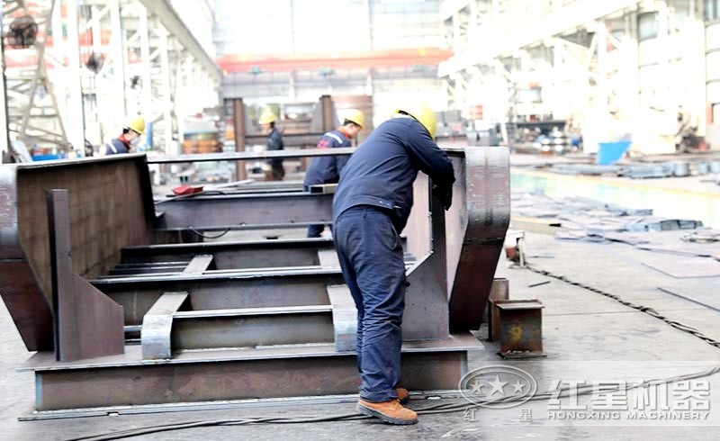 紅星青石移動磕石機生產車間 紅星青石移動磕石機生產車間