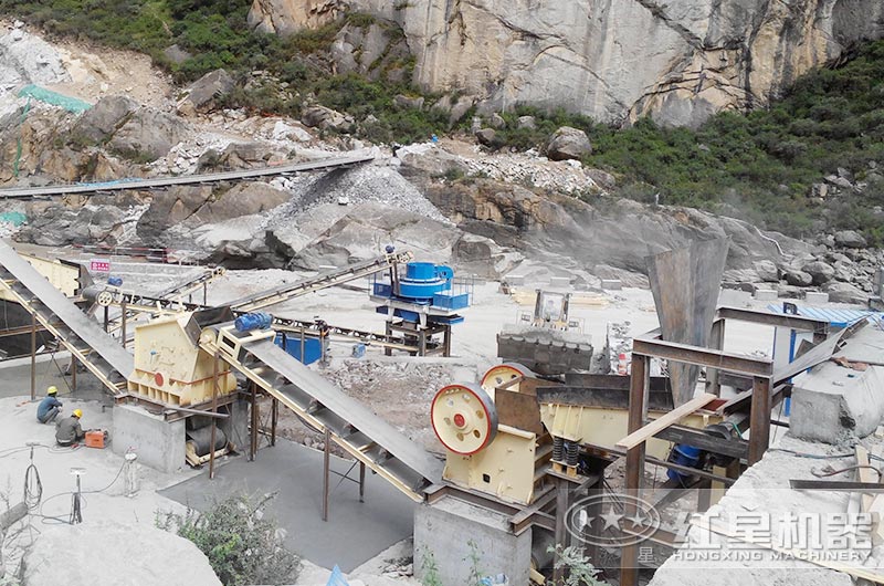 顎式破碎機、反擊破碎機、制沙機三機制沙現場 顎式破碎機、反擊破碎機、制沙機三機制沙現場