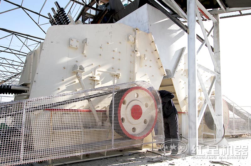 大型歐版反擊破碎機安裝現場 大型歐版反擊破碎機安裝現場