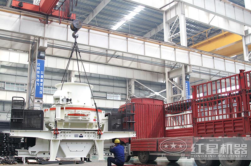 石頭磨成沙子的機器正在裝車 石頭磨成沙子的機器正在裝車