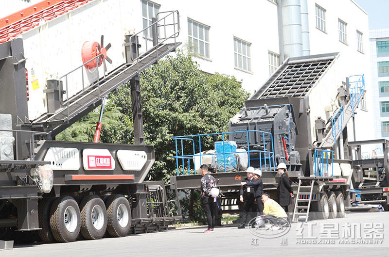 客戶來廠參觀紅星移動破碎機 客戶來廠參觀紅星移動破碎機