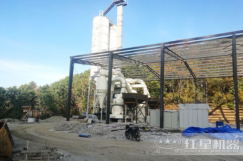 經(jīng)濟(jì)環(huán)保型100目石灰石雷蒙磨粉機(jī) 經(jīng)濟(jì)環(huán)保型100目石灰石雷蒙磨粉機(jī)