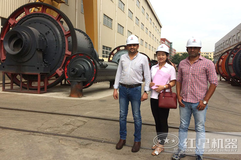 客戶來(lái)廠參觀了解螢礦石球磨機(jī) 客戶來(lái)廠參觀了解螢礦石球磨機(jī)