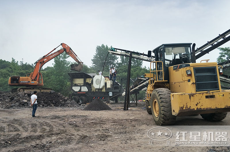 流動破碎煤矸石加工現場 流動破碎煤矸石加工現場