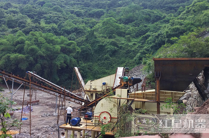 時產100噸石灰石破碎生產客戶現場 時產100噸石灰石破碎生產客戶現場