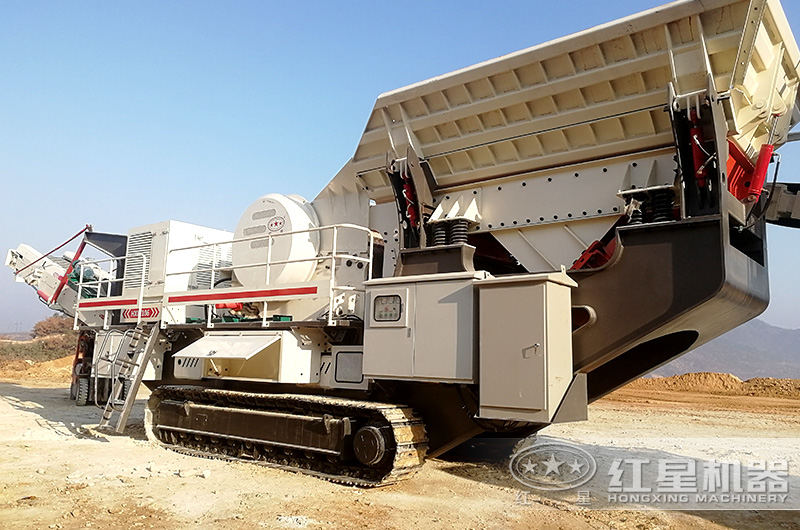 履帶移動破碎機已經到達破碎現場 履帶移動破碎機已經到達破碎現場