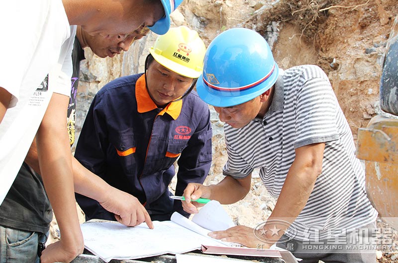 紅星技術經理現場勘察破碎原料及環境為用戶設計生產方案 紅星技術經理現場勘察破碎原料及環境為用戶設計生產方案