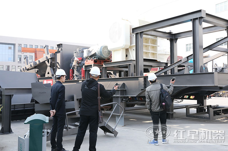 用戶參觀紅星機器小產量移動磕石機 用戶參觀紅星機器小產量移動磕石機